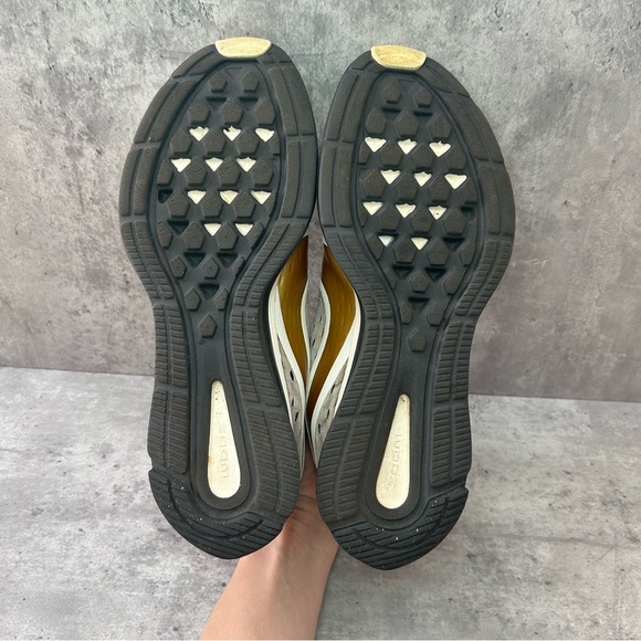 Nike Zoom Strike Sneakers A01913-200 Womens sz 8.5 - cream/gold - Picture 5 of 7